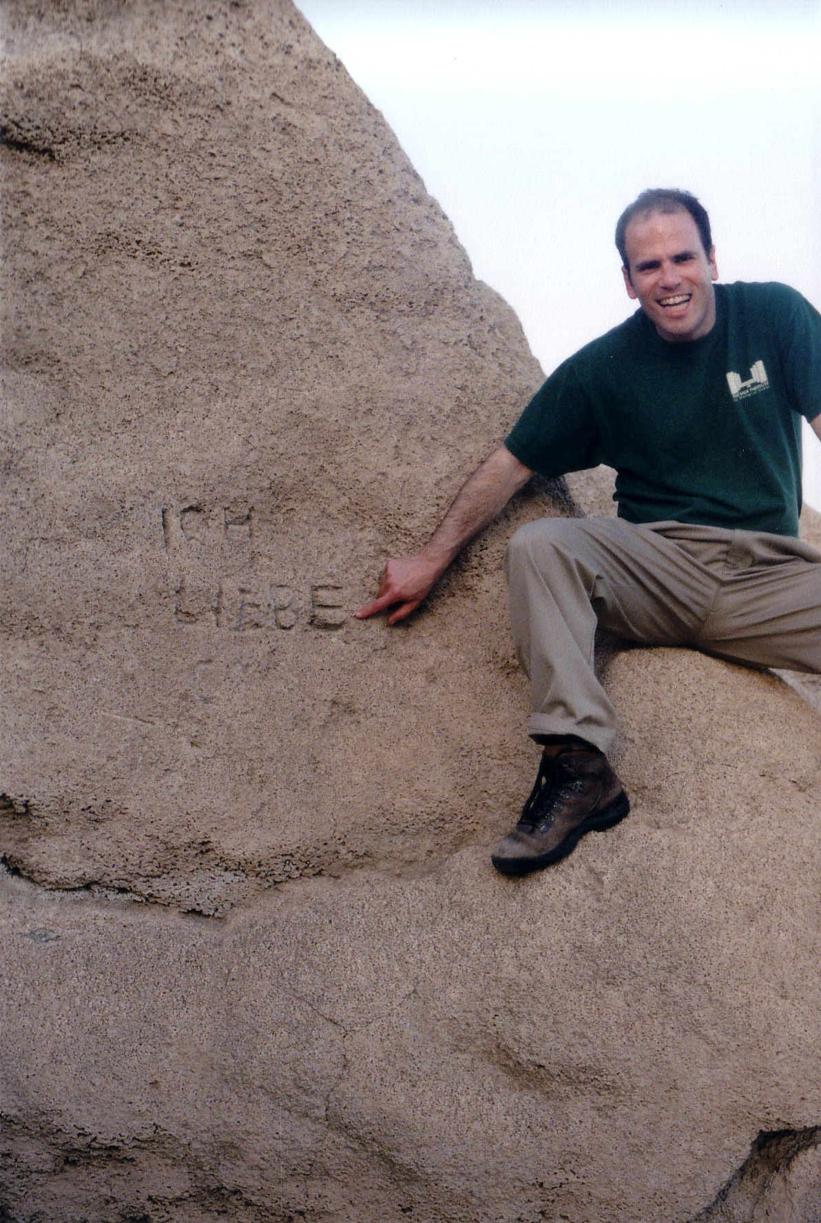 Kip on a large sandstone boulder, 'ICH LIEBE' carved in rock, 2001